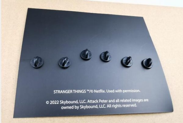 SKYBOUND ATTACK PETER NETFLIX - STRANGER THINGS PINS RETAIL-SET PRODUCTION PIC (ROTATOR) - Back no Poly